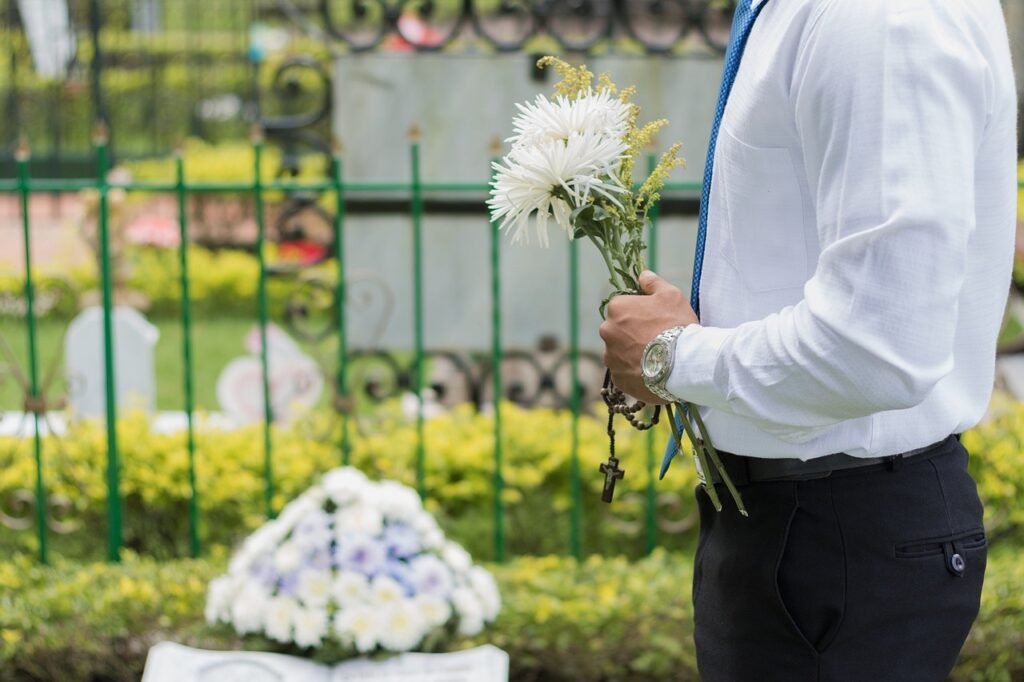 Benefits and Drawbacks to a Funeral Trust