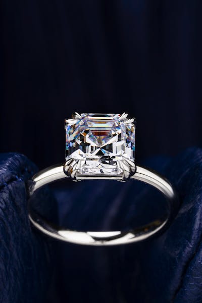 Expert Advice on the Smartest Ways to Pass Down Jewelry Without Conflicts